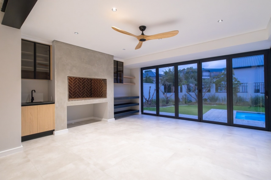 5 Bedroom Property for Sale in Val De Vie Estate Western Cape